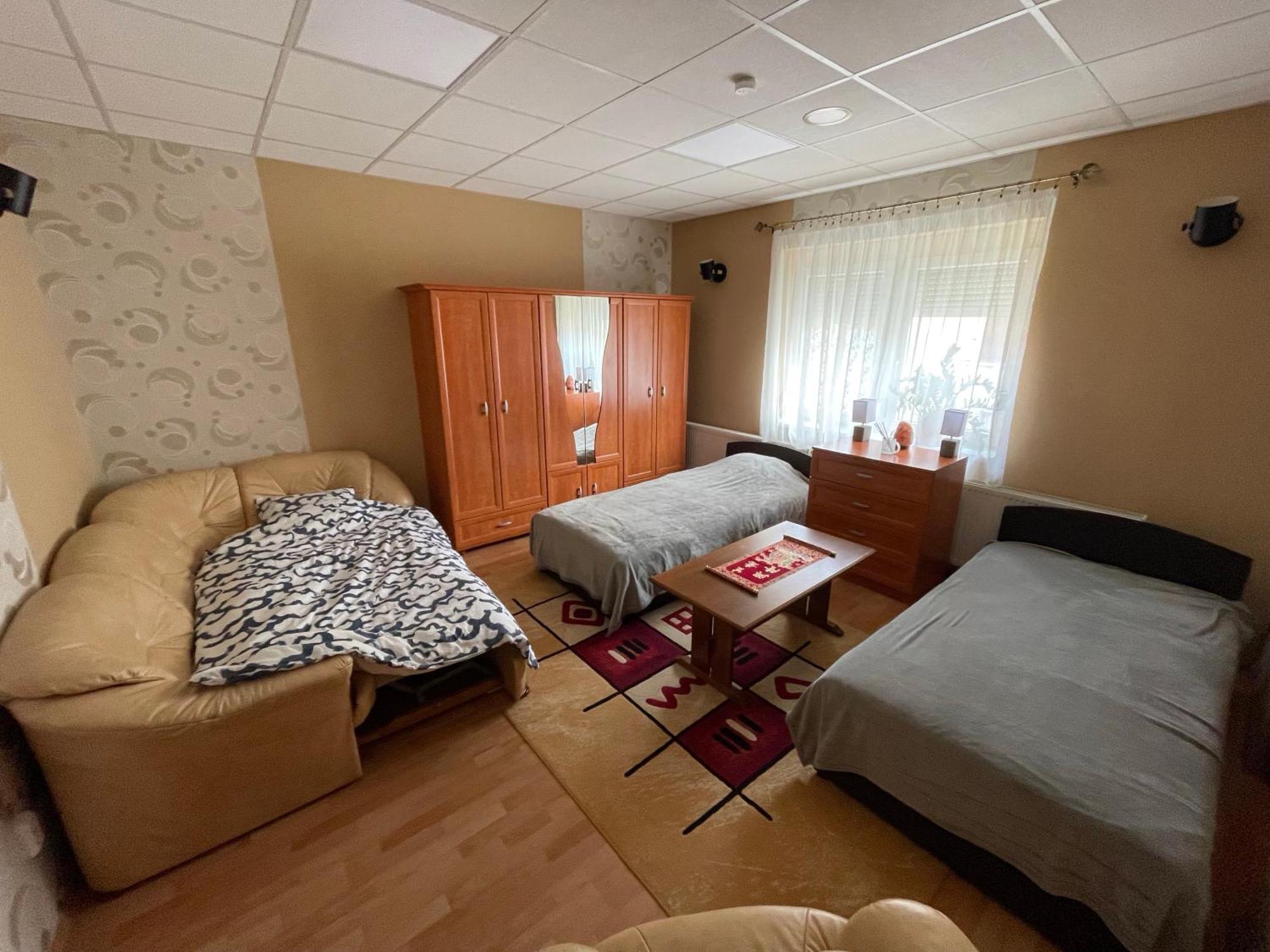 Relax Lägenhet Zalaegerszeg Exteriör bild